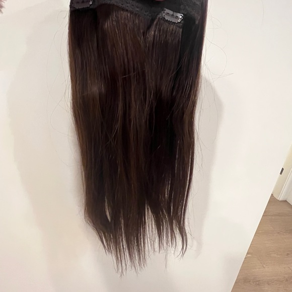 Human halo extensions .comes new in box. 20” in length 100grams of hair - Picture 5 of 5